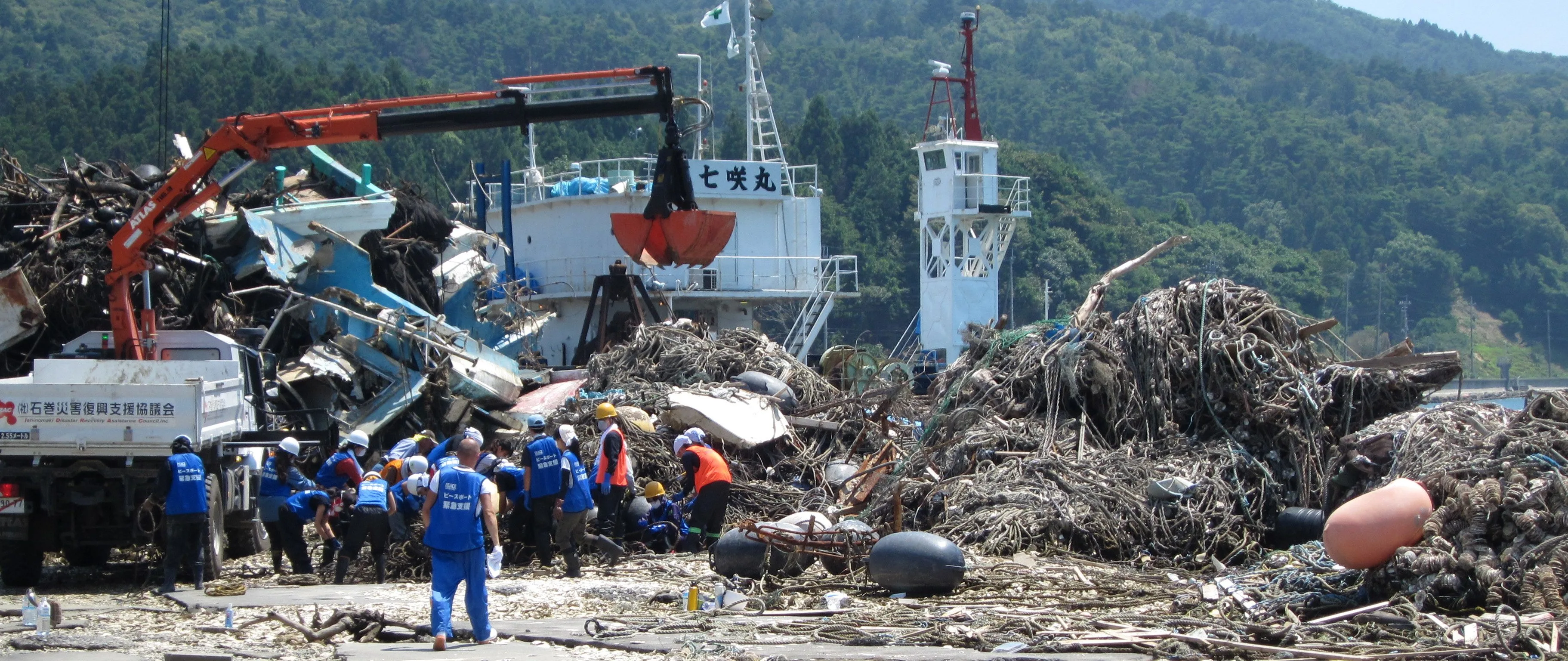 Japan, Ishinomaki, Koamikura-hama, Koamikurahama, ropes, mountains, tsunami, debris, 3.11, 2011, March 11, clean-up, recovery, efforts, volunteers, volunteering, piles