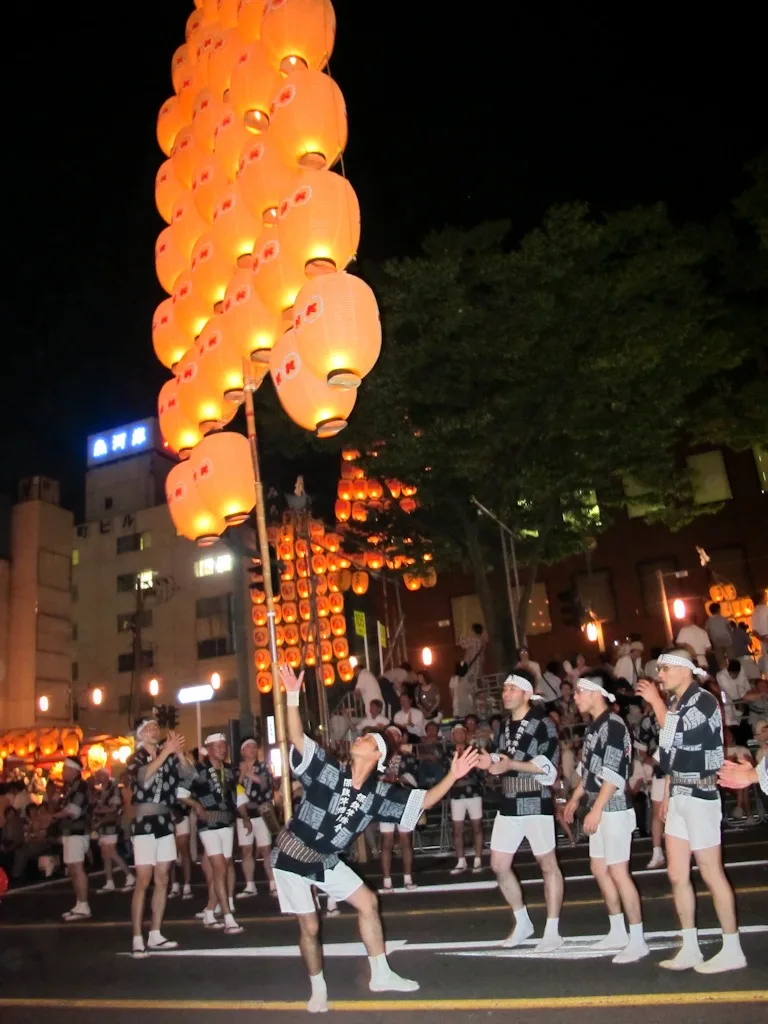 Hip position, Kanto Matsuri, Akita, Japan