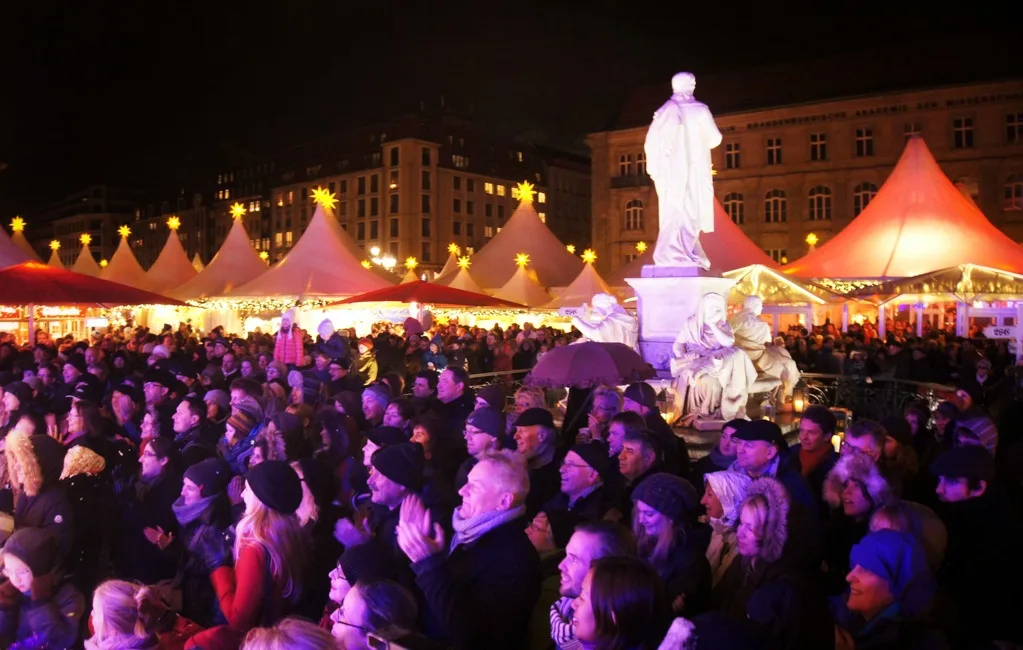 Gendarmenmarkt Christmas Market crowds, Berlin