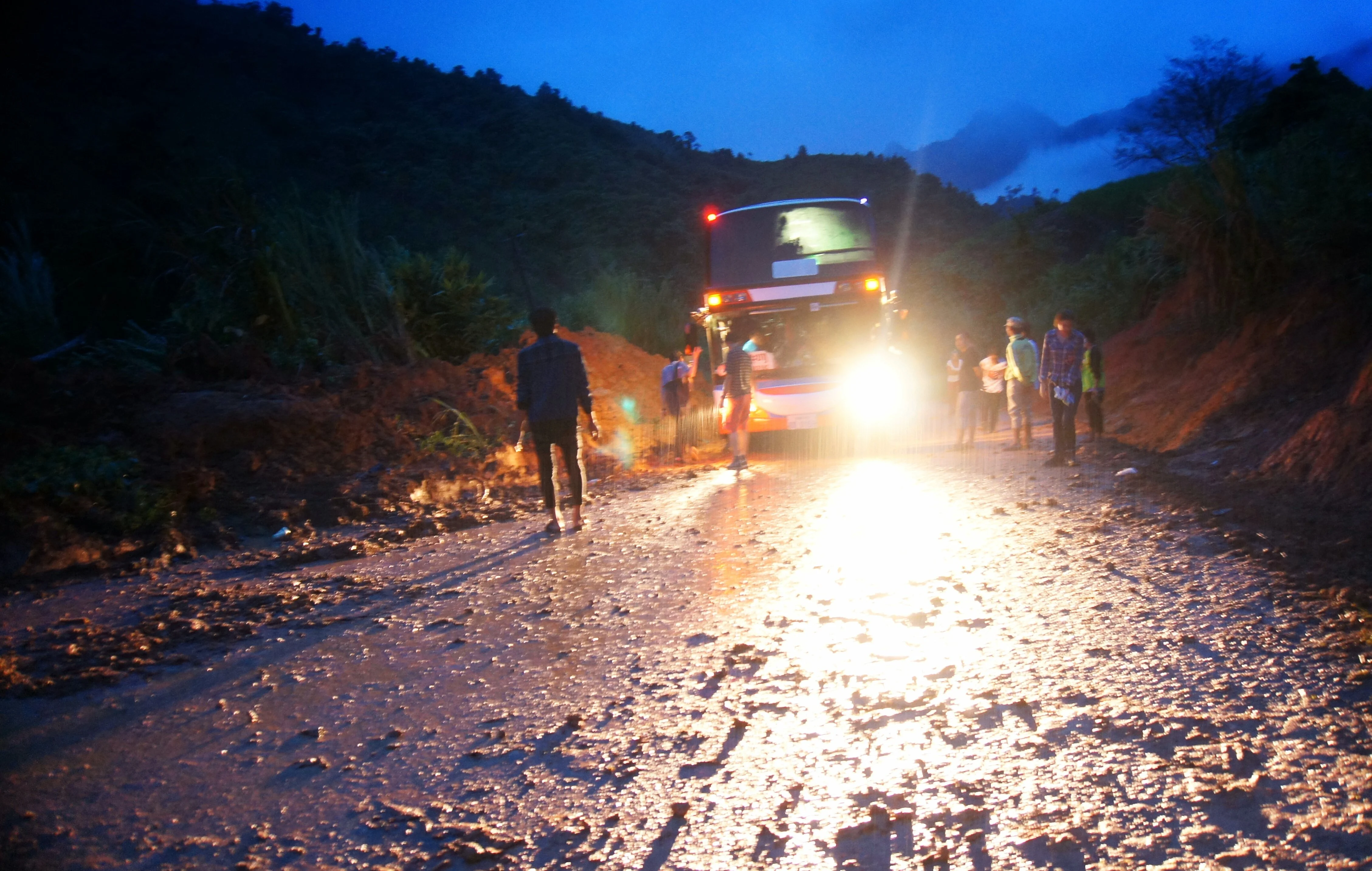 Bus travel, Laos