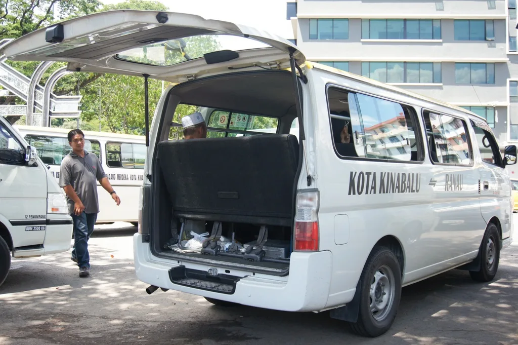 Bus to Kinabalu National Park, Padang Merdeka Bus Station, Kota Kinabalu