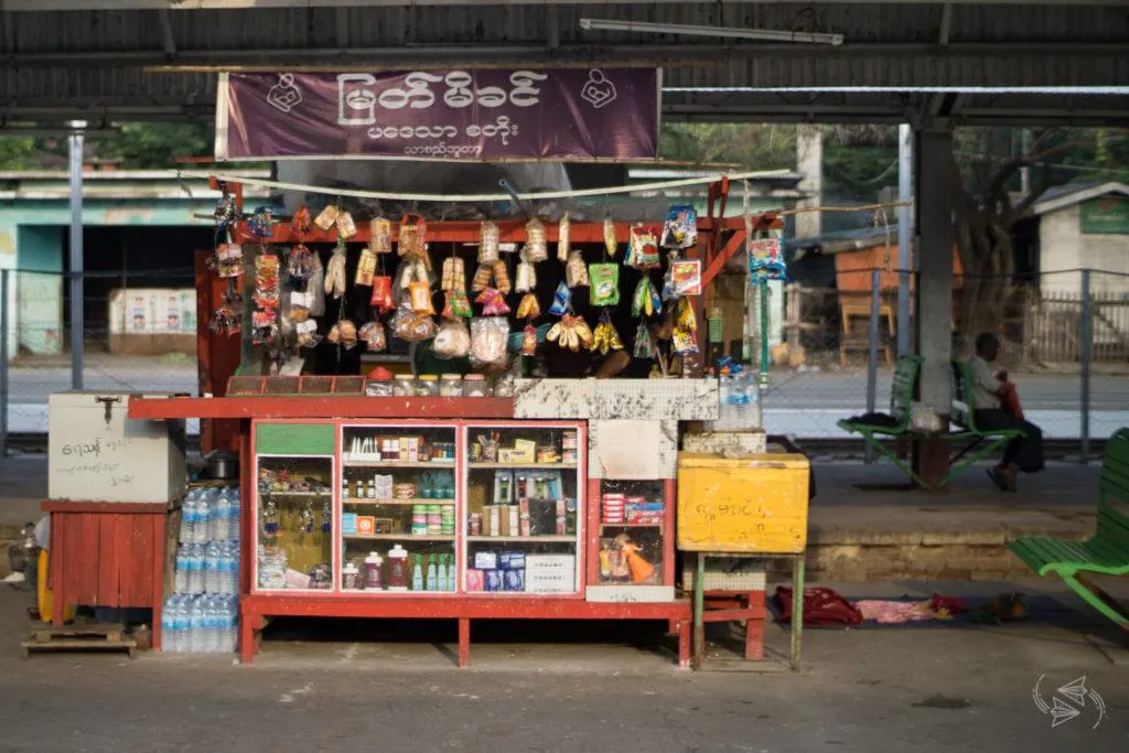 Slow Train from Thazi food stalls, Thazi to Shwenyaung, Inle Lake