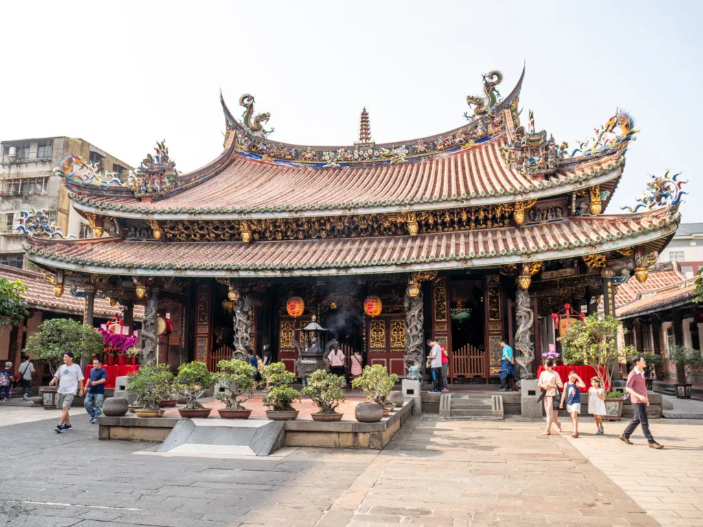 Dalongdong Baoan Temple