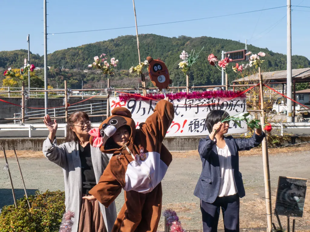 iyonada monogatari tanuki costumes