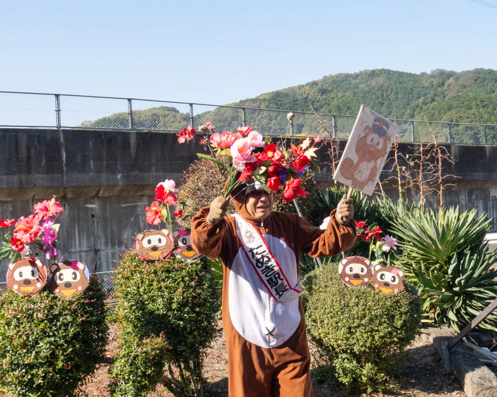 iyonada monogatari train locals signs costumes