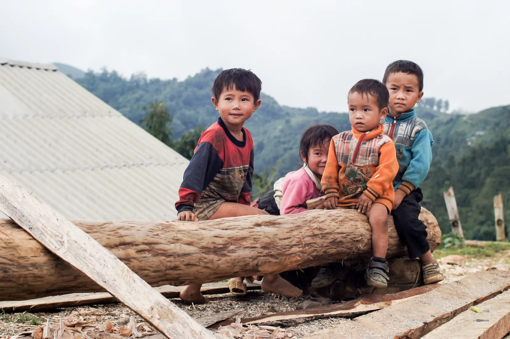 kids sapa vietnam